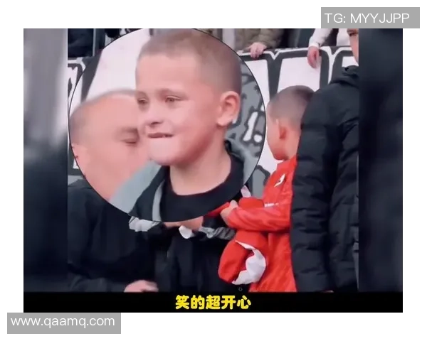 足球明星赠送光球衣背后故事揭秘与球迷互动的暖心时刻